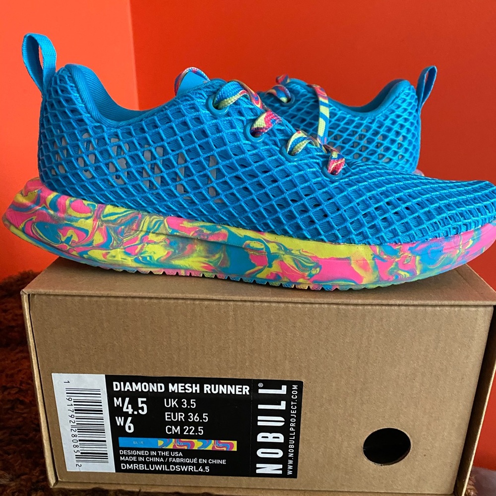 SOLD! NEON BLUE SWIRL MESH RUNNER Sz 6 NWOT